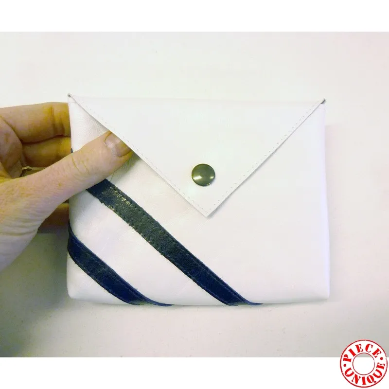 Petite pochette ou porte-monnaie en cuir blanc rayures bleu marine