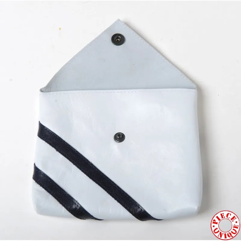 Petite pochette ou porte-monnaie en cuir blanc rayures bleu marine
