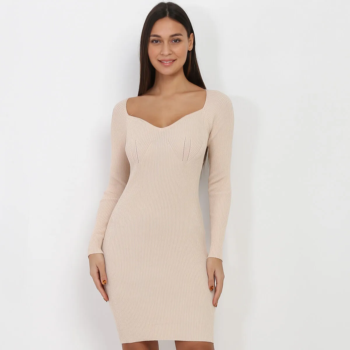 Robe en maille côtelée à encolure en coeur- Beige